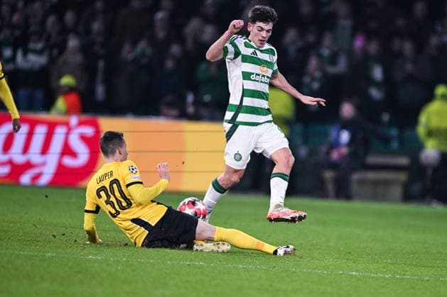GLASGOW, SCOTLAND - JANUARY 22: Alex Valle of Celtic R) against Sandro Lauper of Young Boys L) during the UEFA Champions League 2024 25 League Phase MD7 match between Celtic FC and BSC Young Boys at Celtic Park on January 22, 2025 in Glasgow, Scotland. Glasgow Celtic Park Scotland United Kingdom Copyright: xJustPictures.ch RichardxCallisx jp-en-EuSpIm-RMC_3622-20250122