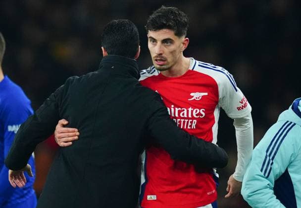 Arsenal manager Mikel Arteta hugs Kai Havertz after substituting him Arsenal v Dinamo Zagreb, UEFA Champions League, Group Stage, Football, Emirates Stadium, London, UK - 22 Jan 2025 EDITORIAL USE ONLY No use with unauthorised audio, video, data, fixture lists, club league logos or live services. Online in-match use limited to 120 images, no video emulation. No use in betting, games or single club league player publications.  Copyright: xJavierxGarcia Shutterstockx 15108893bl