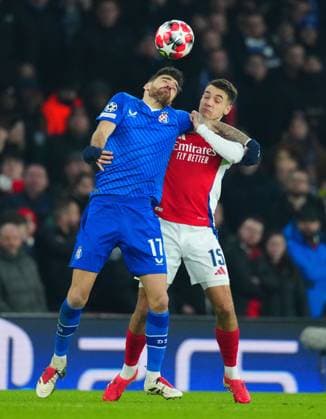 Sandro Kulenovic of Dinamo Zagreb grapples with Jakub Kiwior of Arsenal Arsenal v Dinamo Zagreb, UEFA Champions League, Group Stage, Football, Emirates Stadium, London, UK - 22 Jan 2025 EDITORIAL USE ONLY No use with unauthorised audio, video, data, fixture lists, club league logos or live services. Online in-match use limited to 120 images, no video emulation. No use in betting, games or single club league player publications.  Copyright: xJavierxGarcia Shutterstockx 15108893cg