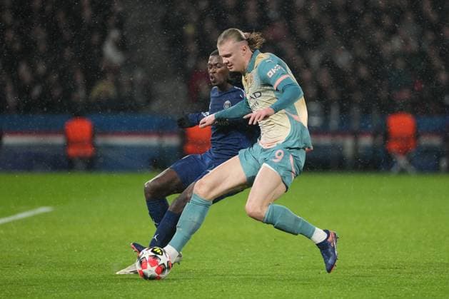 Erling Haaland of Manchester City and Nuno Mendes of PSG Paris Saint-Germain v Manchester City, UEFA Champions League, Group Stage, Football, Parc des Princes, Paris, France - 22 Jan 2025 EDITORIAL USE ONLY No use with unauthorised audio, video, data, fixture lists, club league logos or live services. Online in-match use limited to 120 images, no video emulation. No use in betting, games or single club league player publications. Copyright: xDavexWinter Shutterstockx 15108890dt