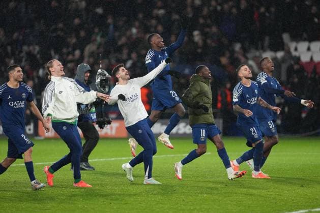 PSG celebrate coming back from two-nil down to win 4-2 Paris Saint-Germain v Manchester City, UEFA Champions League, Group Stage, Football, Parc des Princes, Paris, France - 22 Jan 2025 EDITORIAL USE ONLY No use with unauthorised audio, video, data, fixture lists, club league logos or live services. Online in-match use limited to 120 images, no video emulation. No use in betting, games or single club league player publications. Copyright: xDavexWinter Shutterstockx 15108890it