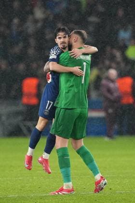 Gianluigi Donnarumma of PSG embraces Vitinha of PSG at the end of the match Paris Saint-Germain v Manchester City, UEFA Champions League, Group Stage, Football, Parc des Princes, Paris, France - 22 Jan 2025 EDITORIAL USE ONLY No use with unauthorised audio, video, data, fixture lists, club league logos or live services. Online in-match use limited to 120 images, no video emulation. No use in betting, games or single club league player publications. Copyright: xDavexWinter Shutterstockx 15108890in