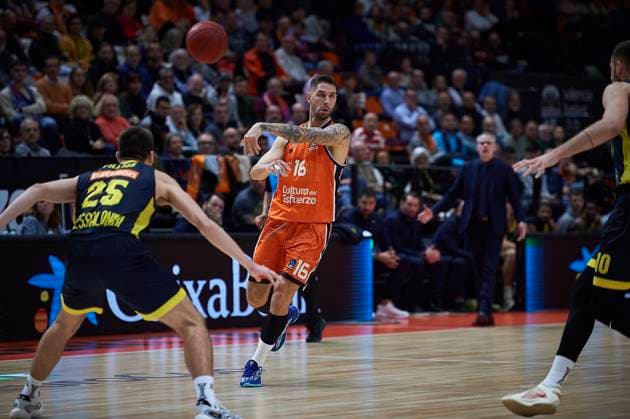 January 22, 2025, Valencia, Spain: Stefan Jovic of Valencia basket seen in action during the BKT Eurocup regular Season Round 16 between Valencia Basket and Aris Midea Thessaloniki at Pabellon Fuente de San Luis. Final Score Valencia Basket 106:65 Aris Midea Thessaloniki Valencia Spain - ZUMAs197 20250122_aaa_s197_220 Copyright: xVicentexVidalxFernandezx