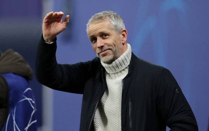 Trainer Marco Rose winkt Aktion Oberkörper Fußball Fussball UEFA Champions League UCL Herren 7. Spieltag Saison 2024 2025 22.01.2025 Rasen Ballsport RB Leipzig RBL vs Sporting Lissabon DFL regulations prohibit any use of photographs as image sequences and or quasi-video.