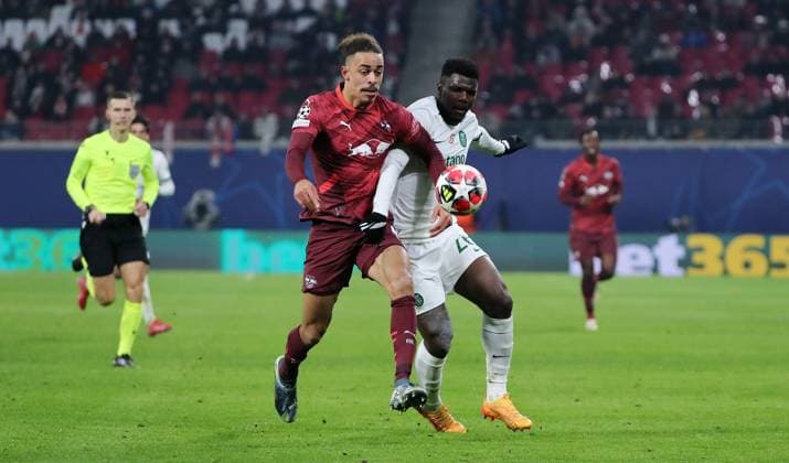 Yussuf Poulsen im Zweikampf mit Ousmane Diomande Aktion Spielszene Fußball Fussball UEFA Champions League UCL Herren 7. Spieltag Saison 2024 2025 22.01.2025 Rasen Ballsport RB Leipzig RBL vs Sporting Lissabon DFL regulations prohibit any use of photographs as image sequences and or quasi-video.