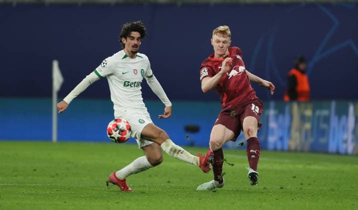 Trincao, Nicolas Seiwald Zweikampf Spielszene Aktion Fußball Fussball UEFA Champions League UCL Herren 7. Spieltag Saison 2024 2025 22.01.2025 Rasen Ballsport RB Leipzig RBL vs Sporting Lissabon DFL regulations prohibit any use of photographs as image sequences and or quasi-video.