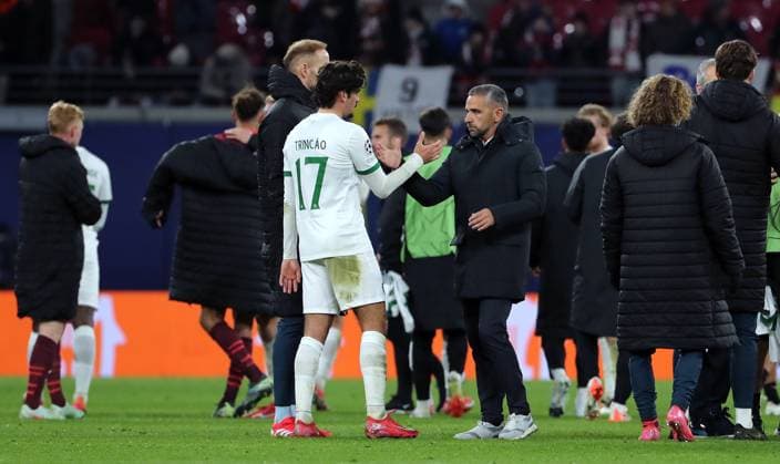 Trincao, Trainer Rui Borges enttäuscht nach Spielende Enttäuschung Fußball Fussball UEFA Champions League UCL Herren 7. Spieltag Saison 2024 2025 22.01.2025 Rasen Ballsport RB Leipzig RBL vs Sporting Lissabon DFL regulations prohibit any use of photographs as image sequences and or quasi-video.