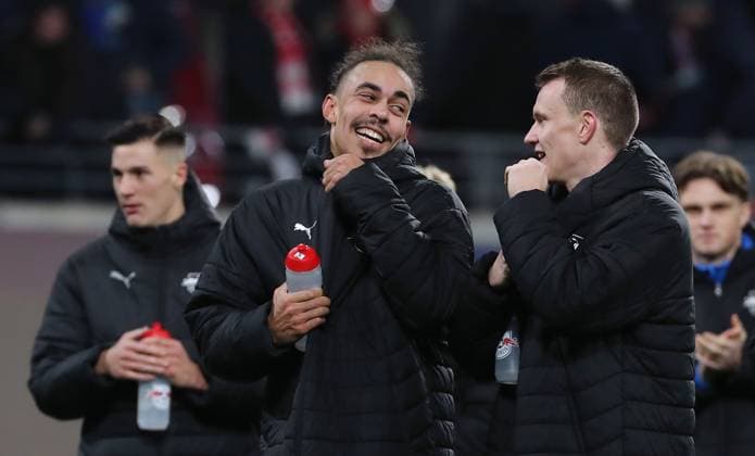 Yussuf Poulsen lacht, David Raum, Leipziger feiern Sieg vor den Fans Freude Emotion Jubel nach Spielende Fußball Fussball UEFA Champions League UCL Herren 7. Spieltag Saison 2024 2025 22.01.2025 Rasen Ballsport RB Leipzig RBL vs Sporting Lissabon DFL regulations prohibit any use of photographs as image sequences and or quasi-video.