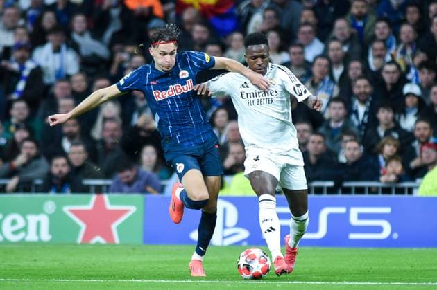 (250123) -- MADRID, Jan. 23, 2025 -- Vinicius Junior(R) of Real Madrid vies with Amar Dedic of Salzburg during the Champions League football match between Real Madrid and Salzburg in Madrid, Spain, Jan. 22, 2025. (Photo by Xinhua) (SP)SPAIN-MADRID-FOOTBALL-CHAMPIONS LEAGUE-REAL MADRID VS SALZBURG GustavoxValiente 