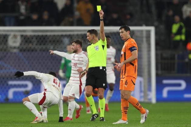 Taras Stepanenko (Shakhtar Donetsk) gets the yellow card during the UEFA Champions League 2024 25 League Phase MD7 match between FC Shakhtar Donetsk and Stade Brestois 29 at Veltins Arena on January 22, 2025 in Gelsenkirchen, Germany. (Photo by Oliver Kaelke DeFodi Images) Defodi-678_2025_01_21_OK_SHASTA_1642
