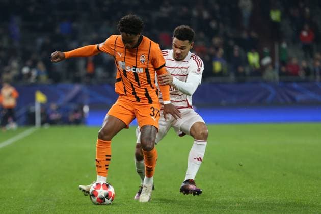 Kevin (Shakhtar Donetsk) und Kenny Lala (Stade Brest 29) battle for the ball during the UEFA Champions League 2024 25 League Phase MD7 match between FC Shakhtar Donetsk and Stade Brestois 29 at Veltins Arena on January 22, 2025 in Gelsenkirchen, Germany. (Photo by Oliver Kaelke DeFodi Images) Defodi-678_2025_01_21_OK_SHASTA_1497