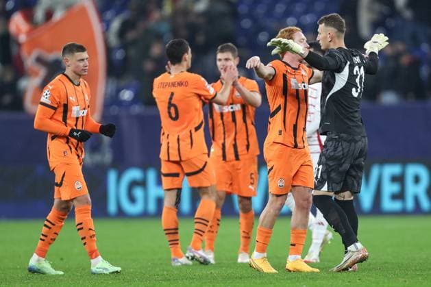 Georgiy Sudakov (Shakhtar Donetsk), Taras Stepanenko (Shakhtar Donetsk), Valeriy Bondar (Shakhtar Donetsk), Yukhym Konoplia (Shakhtar Donetsk) und Torwart Dmytro Riznyk (Shakhtar Donetsk) celebrate after winning during the UEFA Champions League 2024 25 League Phase MD7 match between FC Shakhtar Donetsk and Stade Brestois 29 at Veltins Arena on January 22, 2025 in Gelsenkirchen, Germany. (Photo by Oliver Kaelke DeFodi Images) Defodi-678_2025_01_21_OK_SHASTA_1897
