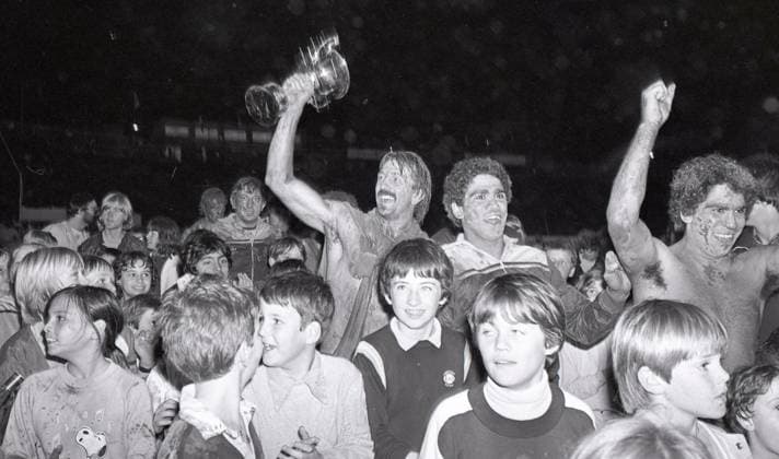 Players of the winning Australia team celebrating the team s victory with child fans after the team beat the Fiji team in the final of the Cathay Pacific Hong Kong Bank Invitation Sevens at the Hong Kong Stadium. The team won 14-4. 27MAR83 Hong Kong Hong Kong EDITORIAL USE ONLY  Copyright: xx MER1502061733221666 P.xY.xTangx 0795494498st