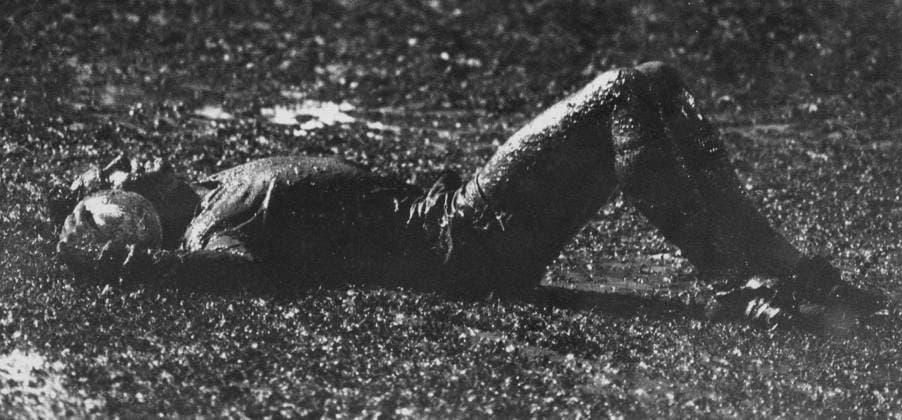 Cathay Pacific Hongkong Bank Invitation Sevens final: Australia s Brendan Moon takes a mud bath in the Hong Kong Stadium. 27MAR83 Hong Kong Hong Kong EDITORIAL USE ONLY  Copyright: xx MER1502061721061604 P.xY.xTangx 0795494557st