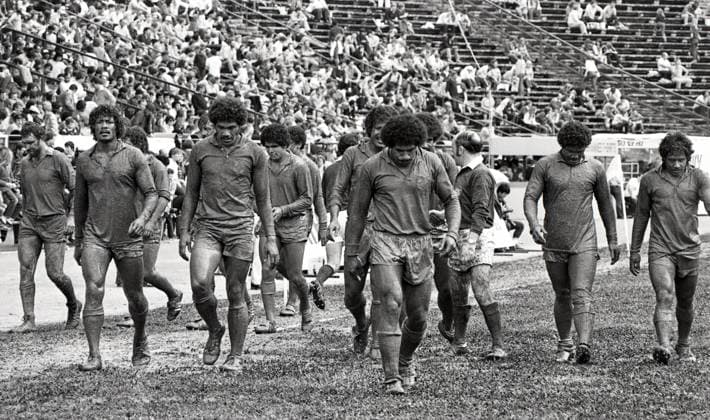 A terrible disappointment...Players of the Fiji team leaving the green at the Hong Kong Stadium after losing to the Australia team in the final of the Cathay Pacific Hong Kong Bank Invitation Sevens. 27MAR83 Hong Kong Hong Kong EDITORIAL USE ONLY  Copyright: xx MER1502061828211961 P.xY.xTangx 0795495334st