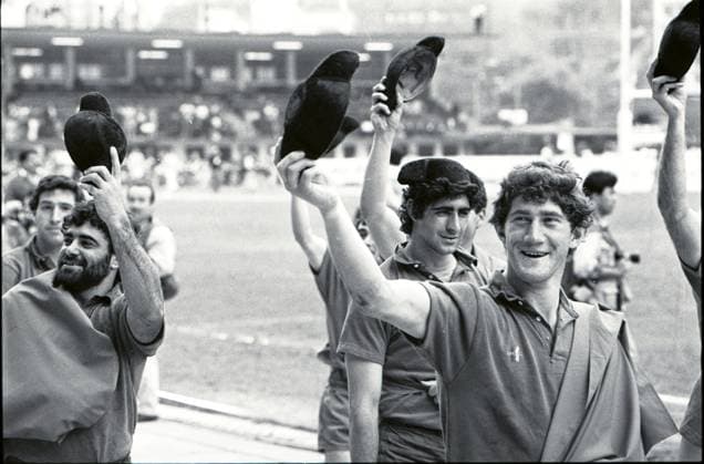 Cathay Pacific Hongkong Bank Invitation Sevens: The Spaniards salute the crowd with their matador hats at Hong Kong Stadium. 27MAR88 Hong Kong Hong Kong EDITORIAL USE ONLY  Copyright: xx MER1502091621212687 OliverxTsangx 0795496974st