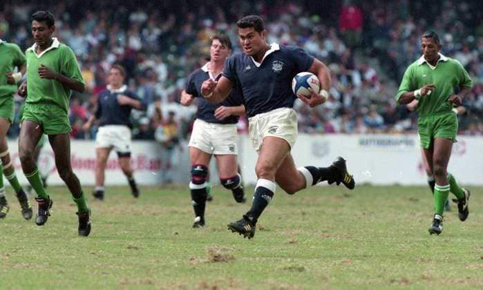 The Ice Man cometh ... Hong Kong s Isi Tu ivai powers his way through Sri Lankans at the Cathay Pacific Hongkong Bank Invitation Sevens at the Hong Kong Stadium. 27MAR94 HONG KONG HONG KONG EDITORIAL USE ONLY  Copyright: xx MER1502161929108671 RobertxNgx 0795502310st