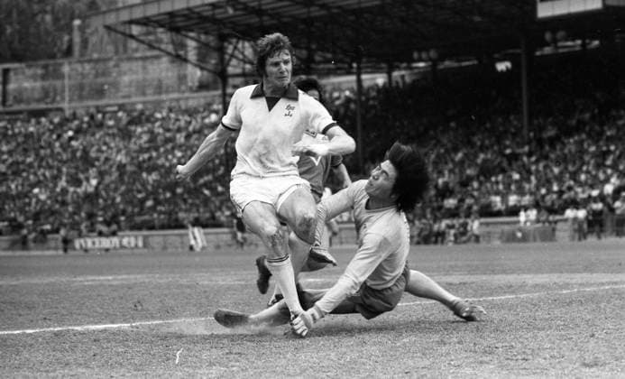 A keen soccer match between Seiko and Caroline Hill at the Hong Kong Stadium. 27MAR77 Hong Kong Hong Kong EDITORIAL USE ONLY  Copyright: xx MER2016073004091982 ChanxYuen-manx 0795586191st