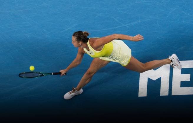 (250123) -- MELBOURNE, Jan. 23, 2025 -- Aryna Sabalenka hits a return during the women s singles semifinal match between Aryna Sabalenka of Belarus and Paula Badosa of Spain at Australian Open tennis tournament in Melbourne, Australia, Jan. 23, 2025. (Photo by Xinhua) (SP)AUSTRALIA-MELBOURNE-TENNIS-AUSTRALIAN OPEN-WOMEN S SINGLES-SEMIFINALS HuxJingchen 