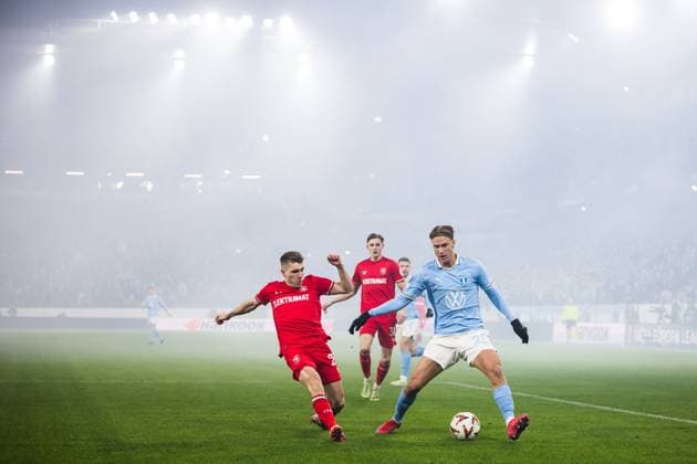 250123 Michal Sadilek of Twente and Erik Botheim of Malmö FF during the UEFA Europa League football match between Malmö FF and Twente on January 23, 2025 in Malmö. Photo: Petter Arvidson BILDBYRAN kod PA PA0962 fotboll football soccer fotball uefa europa league europa league malmö ff twente bbeng Copyright: PETTERxARVIDSON BB250123PA077