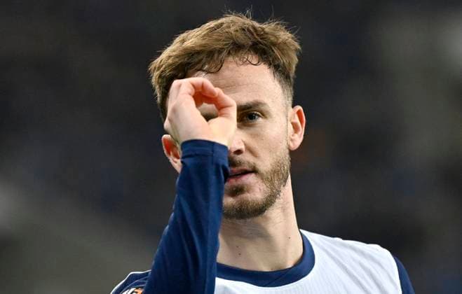 Sport Bilder des Tages TOR zum 0:1 James Maddison Tottenham Hotspur Spurs (10) Torjubel Gestik Geste Darts TSG 1899 Hoffenheim vs Tottenham Hotspur Spurs 23.01.2025 DFL REGULATIONS PROHIBIT ANY USE OF PHOTOGRAPHS AS IMAGE SEQUENCES AND OR QUASI-VIDEO TSG 1899 Hoffenheim vs Tottenham Hotspur