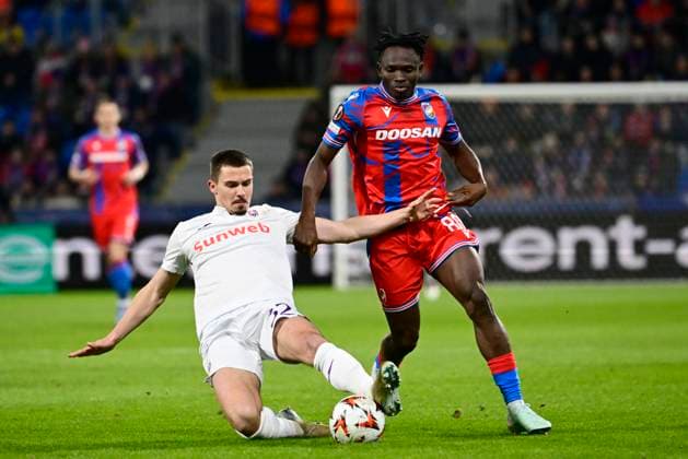 Viktoria Plzen v RSC Anderlecht - UEFA Europa League PLZEN, CZECH REPUBLIC - JANUARY 23 : Dendoncker Leander defender of RSC Anderlecht and Adu Prince Kwabena forward of Viktoria Pilsen during the UEFA Europa League 2024 25 League Phase MD7 match between Viktoria Plzen and RSC Anderlecht on January 23, 2025 in Plzen, Czech Republic, 23 01 2025 Plzen Czech Republic  Copyright: xPeterxDexVoechtx