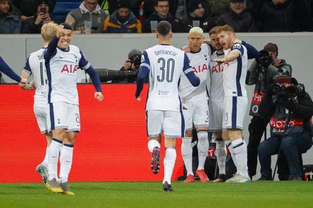 Torjubel Tottenham Hotspur beim 0:1 durch James Maddison (Tottenham Hotspur, 10) , Fussball, UEFA Europa League, 7. Spieltag, 2024 2025, TSG Hoffenheim vs. Tottenham Hotspur, 23.01.2025, Rhein-Neckar-Arena, Sinsheim, Deutschland Sinsheim Rhein-Neckar-Arena Baden-Württemberg Deutschland Copyright: xGrantxHubbsx