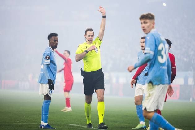 250123 Referee Sascha Stegemann during the UEFA Europa League football match between Malmö FF and Twente on January 23, 2025 in Malmö. Photo: Petter Arvidson BILDBYRAN kod PA PA0962 fotboll football soccer fotball uefa europa league europa league malmö ff twente bbeng Copyright: PETTERxARVIDSON BB250123PA083