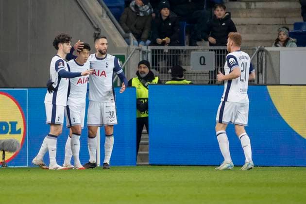 Torjubel Tottenham Hotspur beim 0:2 durch Heung-min Son (Tottenham Hotspur, 07) , Fussball, UEFA Europa League, 7. Spieltag, 2024 2025, TSG Hoffenheim vs. Tottenham Hotspur, 23.01.2025, Rhein-Neckar-Arena, Sinsheim, Deutschland Sinsheim Rhein-Neckar-Arena Baden-Württemberg Deutschland Copyright: xGrantxHubbsx