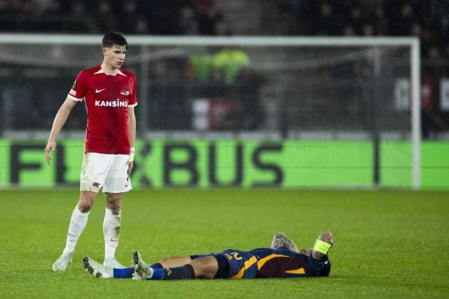 ALKMAAR - (l-r) Wouter Goes of AZ Alkmaar, Leandro Paredes of AS Roma during the UEFA Europa League match between AZ Alkmaar and AS Roma at AFAS stadium on Jan. 23, 2025 in Alkmaar, Netherlands. ANP KOEN VAN WEEL UEFA Europa League 2024 25 League Phase MD7 2024 25 xVIxANPxSportx xxANPxIVx 518162224 originalFilename: 518162224.jpg