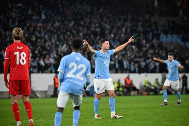 MALMÖ, SVERIGE 20250123 Malmös Lasse Berg Johnsen ( 23) jublar efter att ha kvitterat till 1-1 under torsdagens grundseriematch i Uefa Europa League i fotboll mellan Malmö FF och FC Twente pa Eleda stadion i Malmö. MALMÖ SVERIGE x50090x
