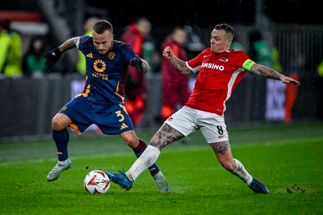AS Roma defender Angelino, AZ midfielder Jordy Clasie, during the match AZ - Roma at the AZ Stadium for the UEFA Europa League - League phase - Matchday 7 season 2024-2025 in ALKMAAR, Netherlands on 23 januari 2025, (photo by Stefan Koops EYE4images DeFodi Images) Defodi-746_210154