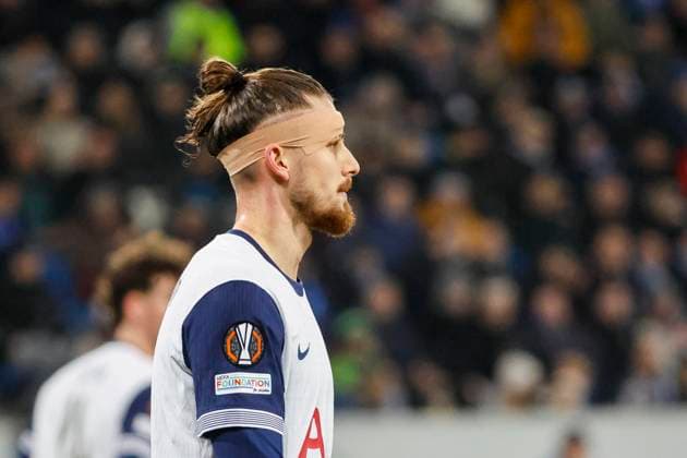 Radu Dragusin (Tottenham Hotspur, 06) , Fussball, UEFA Europa League, 7. Spieltag, 2024 2025, TSG Hoffenheim vs. Tottenham Hotspur, 23.01.2025, Rhein-Neckar-Arena, Sinsheim, Deutschland Sinsheim Rhein-Neckar-Arena Baden-Württemberg Deutschland Copyright: xGrantxHubbsx