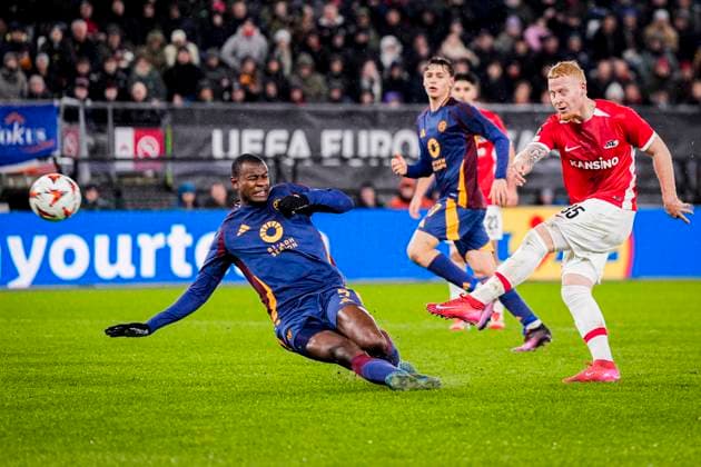 2025-01-23 AZ v AS Roma - UEFA Europa League 2024 25 League Phase MD7 ALKMAAR, NETHERLANDS - JANUARY 23: Mexx Meerdink of AZ shoots at goal during the UEFA Europa League 2024 25 League Phase MD7 match between AZ and AS Roma at AFAS Stadion on January 23, 2025 in Alkmaar, Netherlands. Alkmaar AFAS Stadion Netherlands Content not available for redistribution in The Netherlands directly or indirectly through any third parties. Copyright: xEdxvanxdexPolx