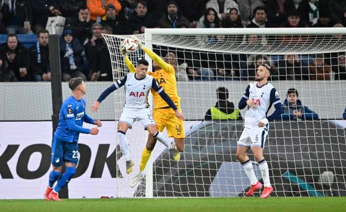 Strafraumszene, Torraumszene Torwart Brandon Austin Tottenham Hotspur Spurs (40) Aktion Pedro Porro Tottenham Hotspur Spurs (23) Radu Dragusin Tottenham Hotspur Spurs (06) Adam Hlozek TSG 1899 Hoffenheim (23) TSG 1899 Hoffenheim vs Tottenham Hotspur Spurs 23.01.2025 DFL REGULATIONS PROHIBIT ANY USE OF PHOTOGRAPHS AS IMAGE SEQUENCES AND OR QUASI-VIDEO TSG 1899 Hoffenheim vs Tottenham Hotspur