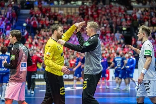 Sport Bilder des Tages Handball Herning 23.01.2025 IHF Handball World Championship, WM, Weltmeisterschaft Hauptrunde Italien (ITA) - Deutschland (GER) Andreas Wolff (Deutschland, TW, No.33) Jubel David Späth (Deutschland, TW, No.01) Spaeth Spath