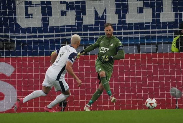 Europa League, TSG 1899 Hoffenheim vs Tottenham Hotspur 23.01.2025, PreZero-Arena, Sinsheim, Europa League, TSG 1899 Hoffenheim vs Tottenham Hotspur , im Bild Richarlison (Tottenham), Torwart Oliver Baumann (Hoffenheim)