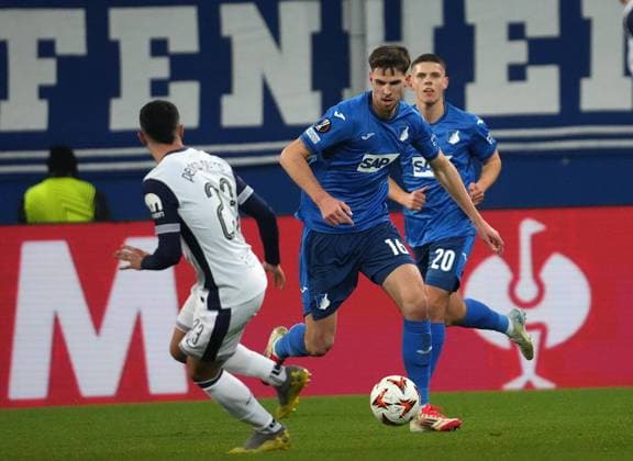 Europa League, TSG 1899 Hoffenheim vs Tottenham Hotspur 23.01.2025, PreZero-Arena, Sinsheim, Europa League, TSG 1899 Hoffenheim vs Tottenham Hotspur , im Bild Pedro Porro (Tottenham), Anton Stach (Hoffenheim)