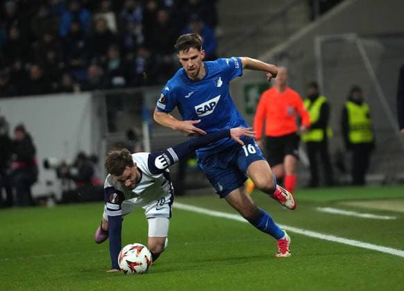 Europa League, TSG 1899 Hoffenheim vs Tottenham Hotspur 23.01.2025, PreZero-Arena, Sinsheim, Europa League, TSG 1899 Hoffenheim vs Tottenham Hotspur , im Bild Fames Maddison (Tottenham), Anton Stach (Hoffenheim)