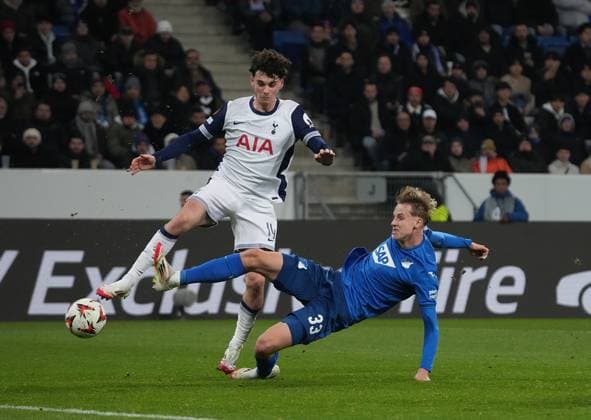 Europa League, TSG 1899 Hoffenheim vs Tottenham Hotspur 23.01.2025, PreZero-Arena, Sinsheim, Europa League, TSG 1899 Hoffenheim vs Tottenham Hotspur , im Bild Heung-min Son (Tottenham), Max Moerstedt (Hoffenheim)
