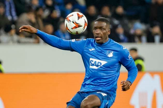 Stanley Nsoki (TSG Hoffenheim, 34) am Ball , Fussball, UEFA Europa League, 7. Spieltag, 2024 2025, TSG Hoffenheim vs. Tottenham Hotspur, 23.01.2025, Rhein-Neckar-Arena, Sinsheim, Deutschland Sinsheim Rhein-Neckar-Arena Baden-Württemberg Deutschland Copyright: xGrantxHubbsx
