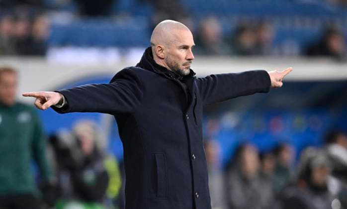 Trainer Coach Christian Ilzer TSG 1899 Hoffenheim am Spielfeldrand Gestik Geste TSG 1899 Hoffenheim vs Tottenham Hotspur Spurs 23.01.2025 DFL REGULATIONS PROHIBIT ANY USE OF PHOTOGRAPHS AS IMAGE SEQUENCES AND OR QUASI-VIDEO TSG 1899 Hoffenheim vs Tottenham Hotspur