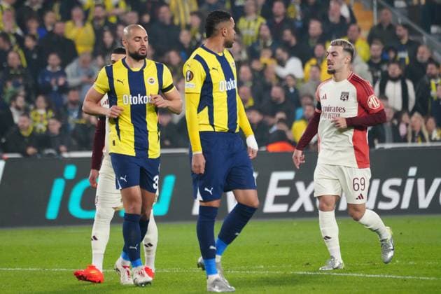Sofyan Amrabat , Youssef En Nesyri of Fenerbahce and Georges Mikautadze (69) of Olympique Lyon during the UEFA Europa League 2024 25 League Phase MD7 match between Fenerbahce SK and Olympique Lyonnais at on January 23, 2025 in Istanbul, Turkey. Istanbul Turkey Copyright: xSeskimphotox Fenerbahce-Lyon-230125 (40)