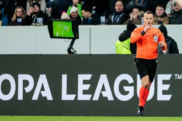 UEFA Europa League: TSG 1899 Hoffenheim - Tottenham Hotspur; 23.01.2025 Schiedsrichter Morten Krogh (DEN) nimmt den Elfmeter zurück UEFA Europa League: TSG 1899 Hoffenheim - Tottenham Hotspur, Sinsheim, PreZero Arena am 23.01.2025 Copyright: xBEAUTIFULxSPORTS Wunderlx