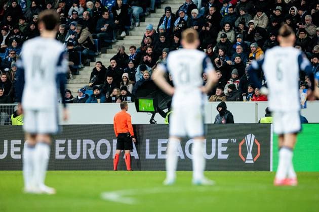 UEFA Europa League: TSG 1899 Hoffenheim - Tottenham Hotspur; 23.01.2025 Schiedsrichter Morten Krogh (DEN) am Videobeweis UEFA Europa League: TSG 1899 Hoffenheim - Tottenham Hotspur, Sinsheim, PreZero Arena am 23.01.2025 Copyright: xBEAUTIFULxSPORTS Wunderlx
