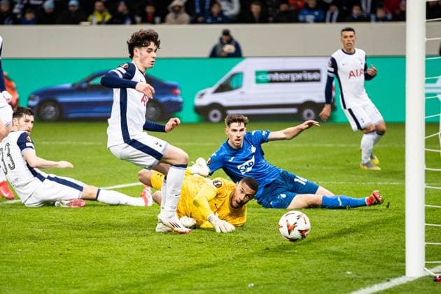 Tor fuer Hoffenheim 1:2 durch Anton Stach (TSG 1899 Hoffenheim, 16). Austin Brandon (Tottenham Hotspur 40) kommt nicht an den Ball GER, TSG 1899 Hoffenheim vs Tottenham Hotspur, Fussball, UEFA Europa League, 7. Spieltag, Saison 2024 2025, 23.01.2025 DFL REGULATIONS PROHIBIT ANY USE OF PHOTOGRAPHS AS IMAGE SEQUENCES AND OR QUASI-VIDEO GER, TSG 1899 Hoffenheim vs Tottenham Hotspur, Fussball, UEFA Europa League, 7. Spieltag, Saison 2024 2025, 23.01.2025 Sinsheim Copyright: xEibner-Pressefoto RogerxBuerkex EP_RBE