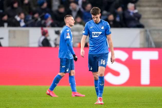 v.li.: Pavel Kaderabek (Hoffenheim, 3), Anton Stach (Hoffenheim, 16), Spieler der TSG 1899 Hoffenheim, enttäuscht schauend, Enttäuschung, Frustration, disappointed, pessimistisch, nach dem Gegentor zum 1:3, Action, Aktion, Spielszene, 23.01.2025, Sinsheim (Deutschland), Fussball, UEFA Europa League, Gruppenphase, TSG 1899 Hoffenheim - Tottenham Hotspur, EVENT REGULATIONS PROHIBIT ANY USE OF PHOTOGRAPHS AS IMAGE SEQUENCES AND OR QUASI-VIDEO.