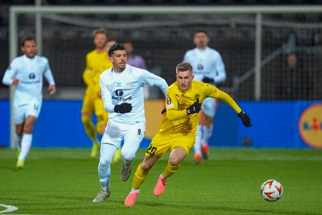 UEFA Europa League 2024 2025 Bodo Glimt Maccabi Tel Aviv Bodo 20250123 Maccabi Tel Avivs Dor Turgeman and Bodo Glimts Fredrik Sjovold during the UEFA Europa League match between Bodo Glimt and Maccabi Tel Aviv at Aspmyra Stadium Photo Lise Aaserud NTB Bodo Norway EDITORIAL USE ONLY RESTRICTED USE FOR BETTING COMPANIES  Copyright: xLisexAaserudx xNTBx