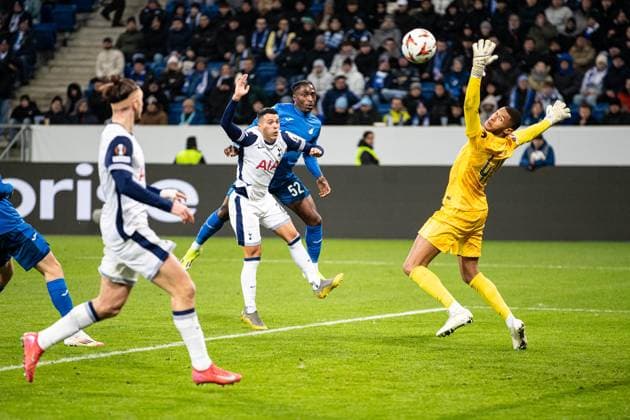 Tor fuer Hoffenheim 2:3 durch David Mokwa TSG 1899 Hoffenheim 52, Austin Brandon (Tottenham Hotspur 40) GER, TSG 1899 Hoffenheim vs Tottenham Hotspur, Fussball, UEFA Europa League, 7. Spieltag, Saison 2024 2025, 23.01.2025 DFL REGULATIONS PROHIBIT ANY USE OF PHOTOGRAPHS AS IMAGE SEQUENCES AND OR QUASI-VIDEO GER, TSG 1899 Hoffenheim vs Tottenham Hotspur, Fussball, UEFA Europa League, 7. Spieltag, Saison 2024 2025, 23.01.2025 Sinsheim Copyright: xEibner-Pressefoto RogerxBuerkex EP_RBE