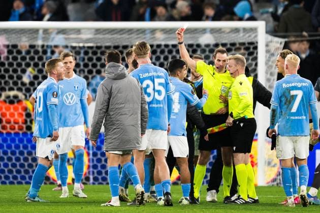 MALMO , 23-01-2025 , Malmo New stadium , season 2024 2025 , UEFA Europa league, Football. during the match Malmo - FC Twente, Anders Christiansen of Malmo FF receives a red card from Referee Sascha Stegemann Malmo - Twente  x27527538x Copyright: